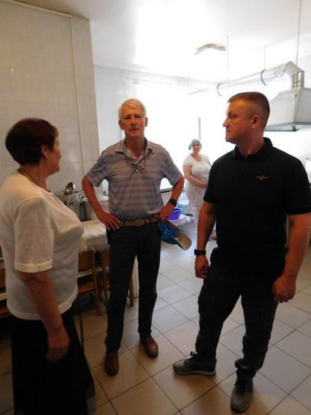 Прифронтовую Красногоровку посетили иностранные благотворители