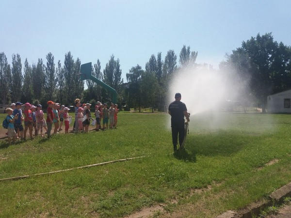 В Курахово спасатели устроили незабываемый день для детей