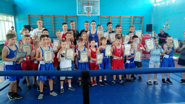Боксеры Марьинского района собрали урожай медалей на областном турнире