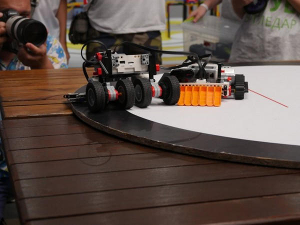 Угледарские робототехники стали лучшими на Региональном фестивале