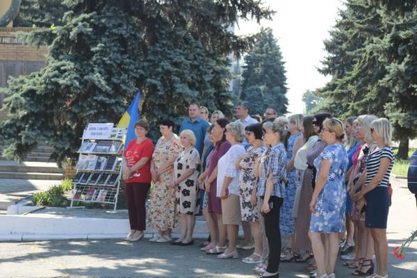 В прифронтовой Марьинке почтили память жертв войны в Украине