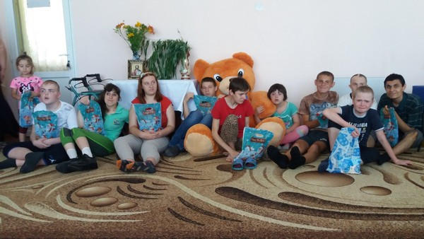 В Марьинке для детей с инвалидностью устроили празднование Троицы