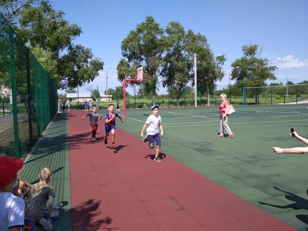 В Угледаре устроили спортивный праздник для школьников