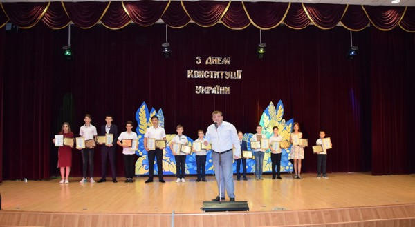 В Угледаре отметили День Конституции Украины