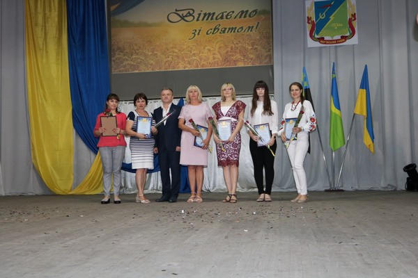 В Марьинке прошли торжества по случаю Дня государственной службы Украины
