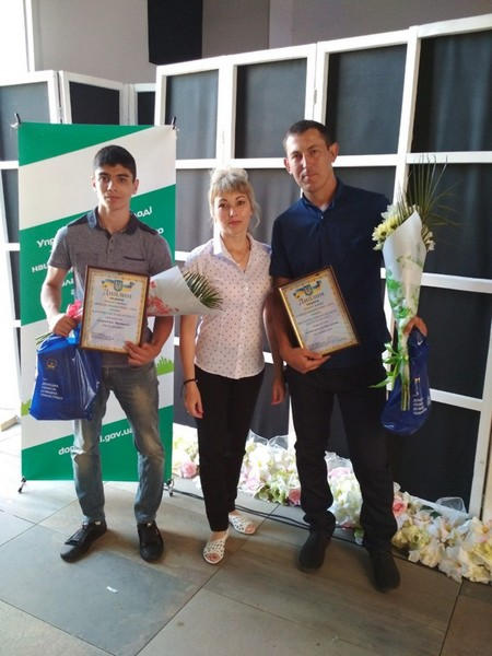 Жители Курахово и Марьинки удостоены звания «Молодой человек года»