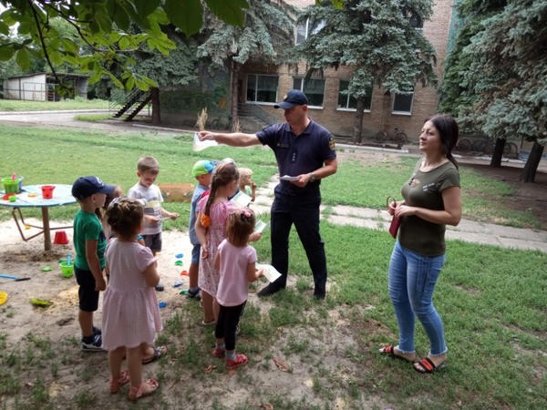 Спасатели провели профилактическое мероприятие в одном из детских садов Марьинского района