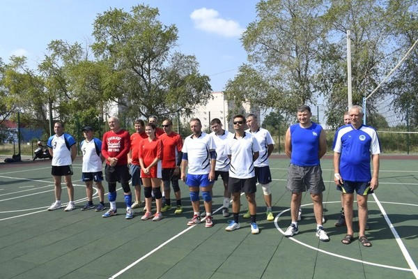 В Угледаре прошел Открытый Кубок по парковому волейболу