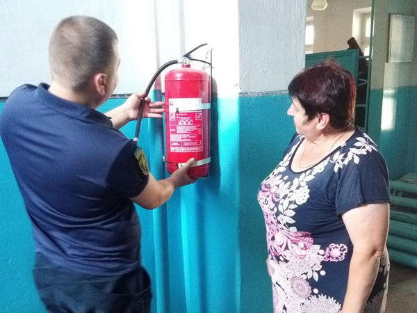 Спасатели проверили безопасность школы в прифронтовой Марьинке