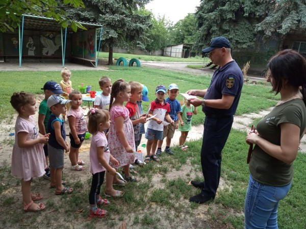 Спасатели провели профилактическое мероприятие в одном из детских садов Марьинского района