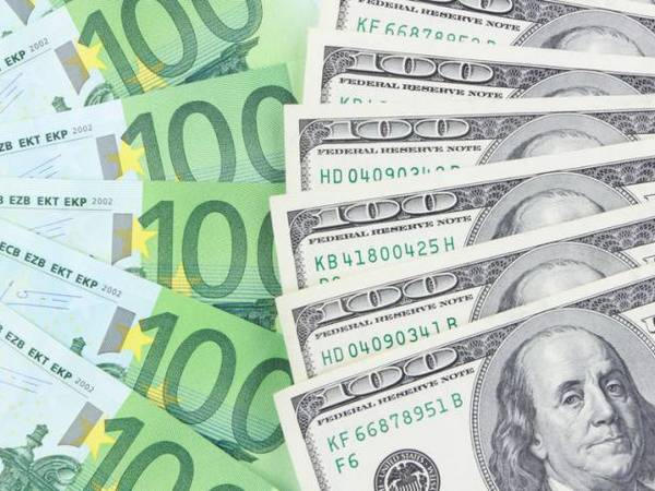 Як обміняти євро на долари