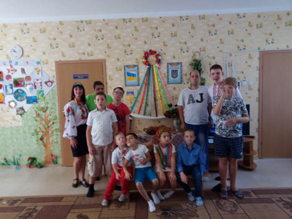 В Курахово для детей с инвалидностью устроили патриотическое мероприятие