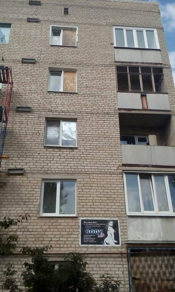 Как в прифронтовой Красногоровке восстанавливают разрушенные многоэтажки