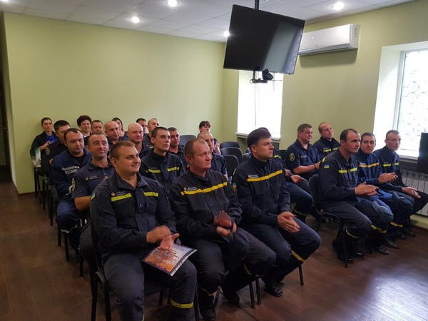 В Курахово спасателей поздравили с профессиональным праздником