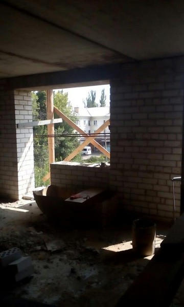 Как в прифронтовой Красногоровке восстанавливают разрушенные многоэтажки