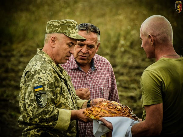 Украинские военные разминировали поле вблизи Марьинки
