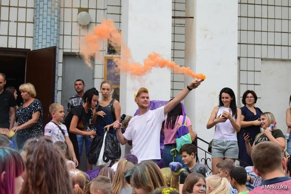 В Курахово впервые прошел Фестиваль красок