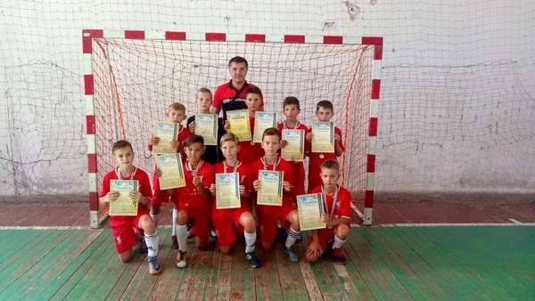 Футболисты из Угледара выиграли районный турнир по футзалу в Марьинке
