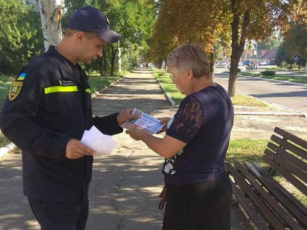 Жителям прифронтовой Марьинки напомнили об опасности взрывоопасных предметов