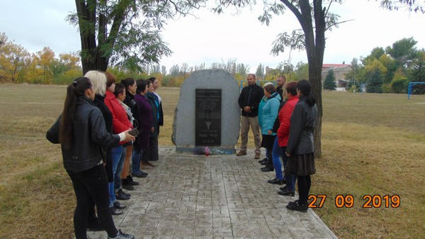 В прифронтовой Красногоровке почтили память жертв Бабьего Яра