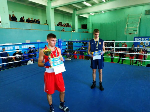 Боксер из Курахово стал чемпионом Украины