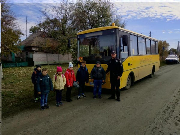 Полицейские Великой Новоселки учат детей правилам безопасности на дороге