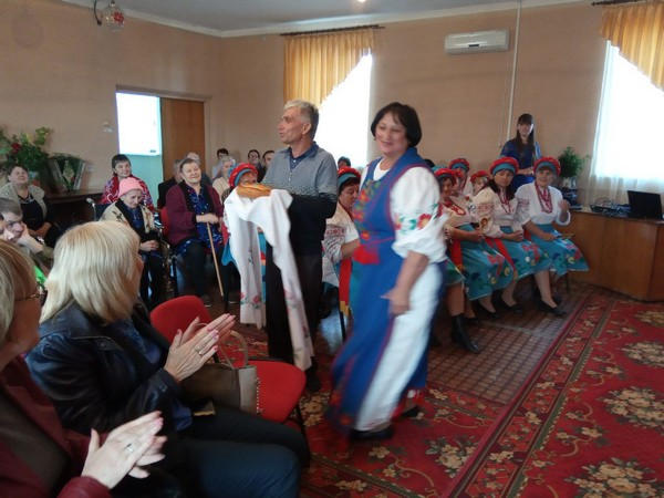 В Марьинском районе устроили праздник для пожилых людей