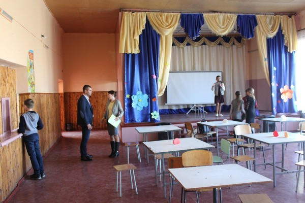 Глава Великоновоселковского района проинспектировал учебные заведения района