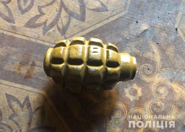 В Марьинском районе полицейские ликвидировали канал торговли гранатами