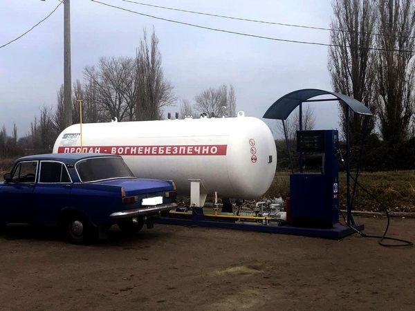 В Великой Новоселке накрыли нелегальную АЗС, которая продавала топливо неизвестного происхождения