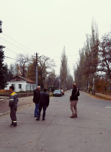 На улицах прифронтовой Красногоровки появилось современное освещение