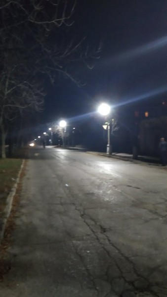На улицах прифронтовой Красногоровки появилось современное освещение