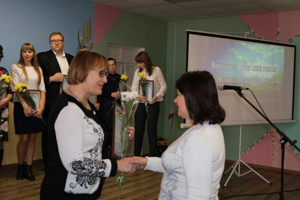 В Марьинке прошли торжества по случаю Дня работника социальной сферы