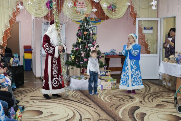 В Марьинке для детей с инвалидностью устроили новогодний праздник
