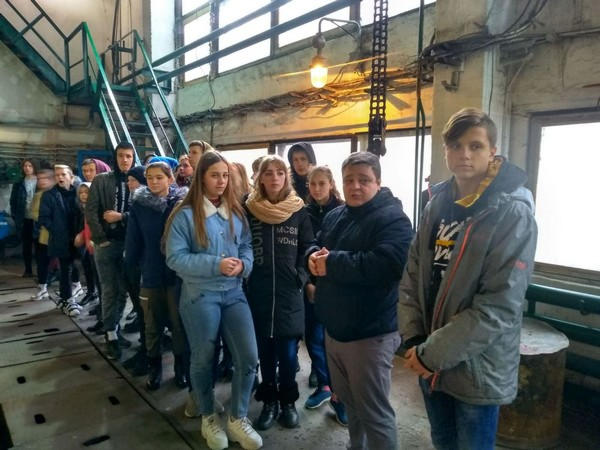 Школьникам Угледара устроили экскурсию на местную угольную шахту