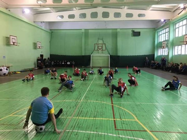 Педагог из прифронтовой Марьинки стал одним из лучших на Всеукраинском конкурсе среди учителей физической культуры