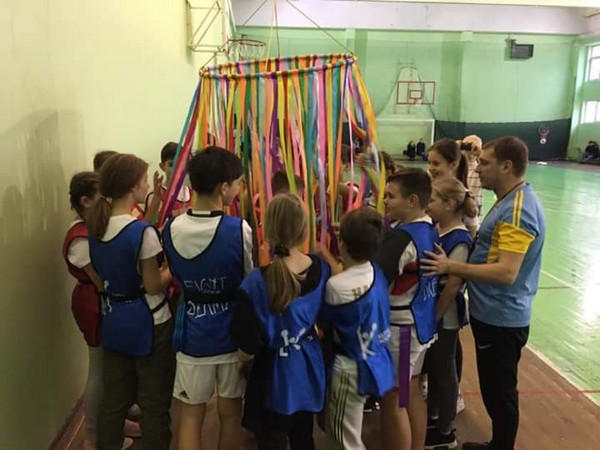 Педагог из прифронтовой Марьинки стал одним из лучших на Всеукраинском конкурсе среди учителей физической культуры