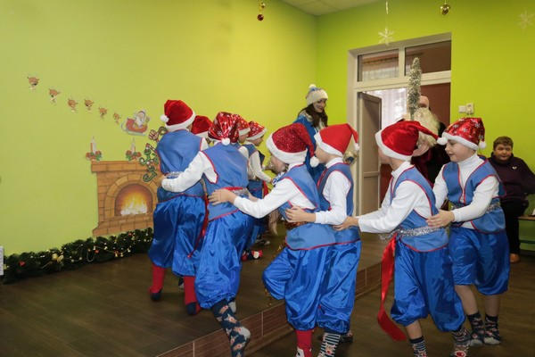 Школьники Марьинского района получат новогодние подарки