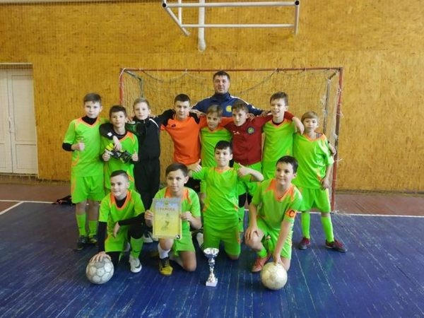 Футболисты из Угледара выиграли открытый новогодний турнир по мини-футболу
