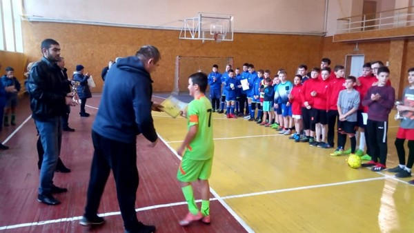 Футболисты из Угледара выиграли открытый новогодний турнир по мини-футболу