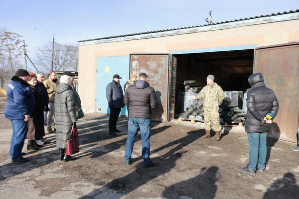 В Марьинку и Красногоровку доставили 20 тонн стройматериалов для ремонта поврежденных больниц и жилых домов