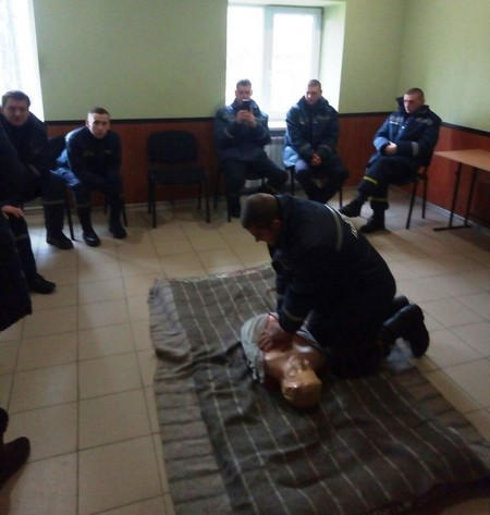 В Курахово спасателей учат оказывать первую помощь