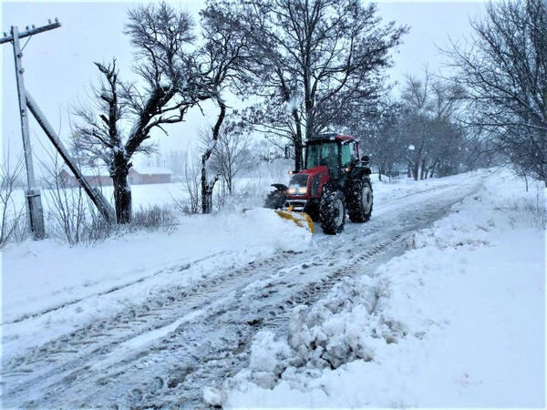 В Великоновоселковском районе ликвидируют последствия зимней непогоды