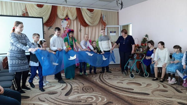 В Марьинке для детей с инвалидностью устроили празднование по случаю 8 Марта