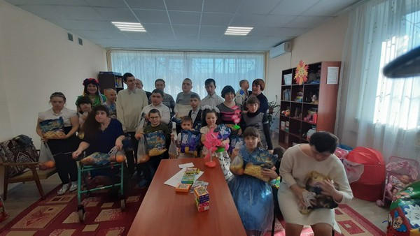 В Марьинке для детей с инвалидностью устроили празднование по случаю 8 Марта