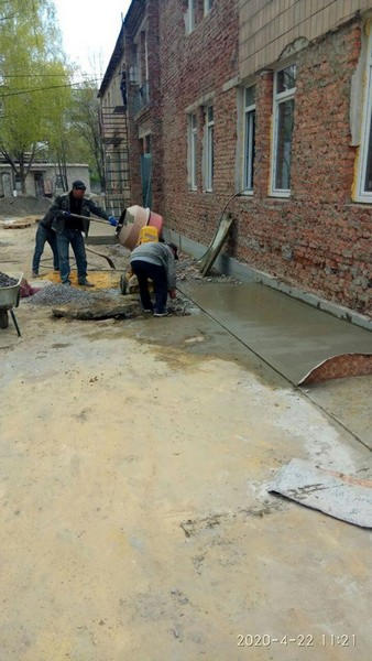 В Курахово продолжается ремонт городской больницы
