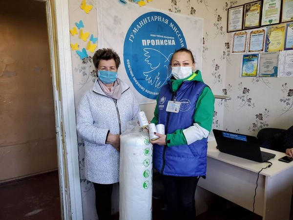 В прифронтовую Марьинку доставят оборудование и материалы для пошива медицинских масок