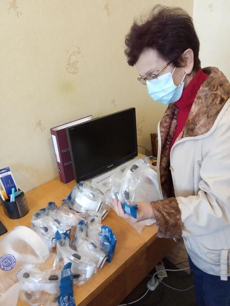 Медучреждения Великой Новоселки получили средства защиты для работы в условиях пандемии