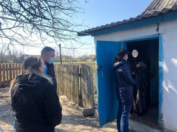 В Марьинском районе полицейские проверяют проблемные семьи