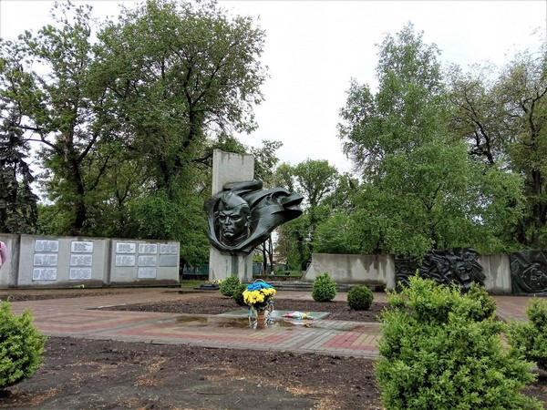 В День Победы в Великой Новоселке почтили память погибших во Второй мировой войне